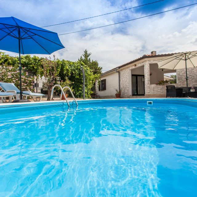 https://krk-villa.com/wp-content/uploads/House-Antoine-2025-30-640x640.jpg
