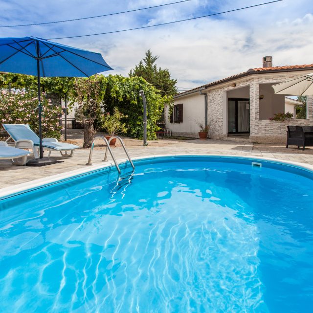 https://krk-villa.com/wp-content/uploads/House-Antoine-2025-31-640x640.jpg