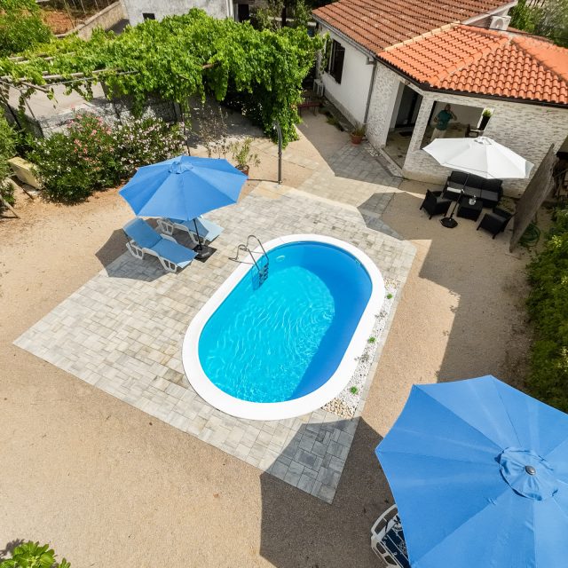 https://krk-villa.com/wp-content/uploads/House-Antoine-2025-45-640x640.jpg